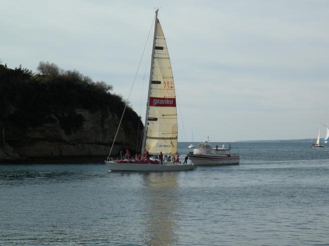  voilier entrant au port